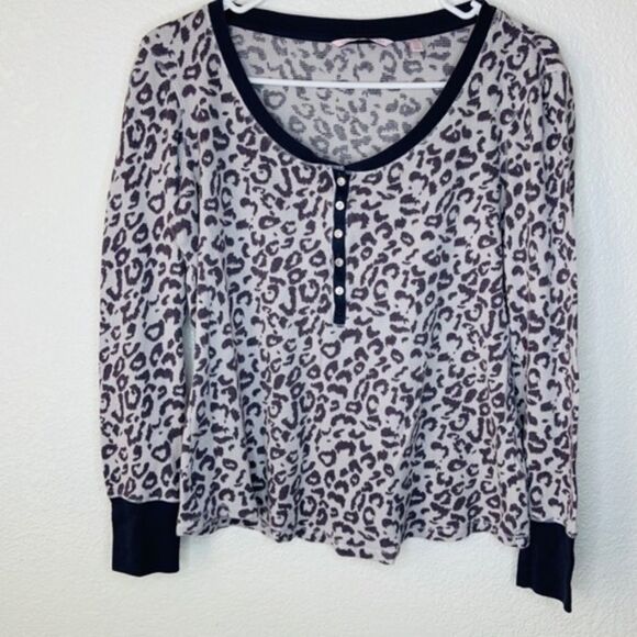 ✨ Victoria's Secret Fireside Thermal PJs Leopard Top✨ - Picture 3 of 7